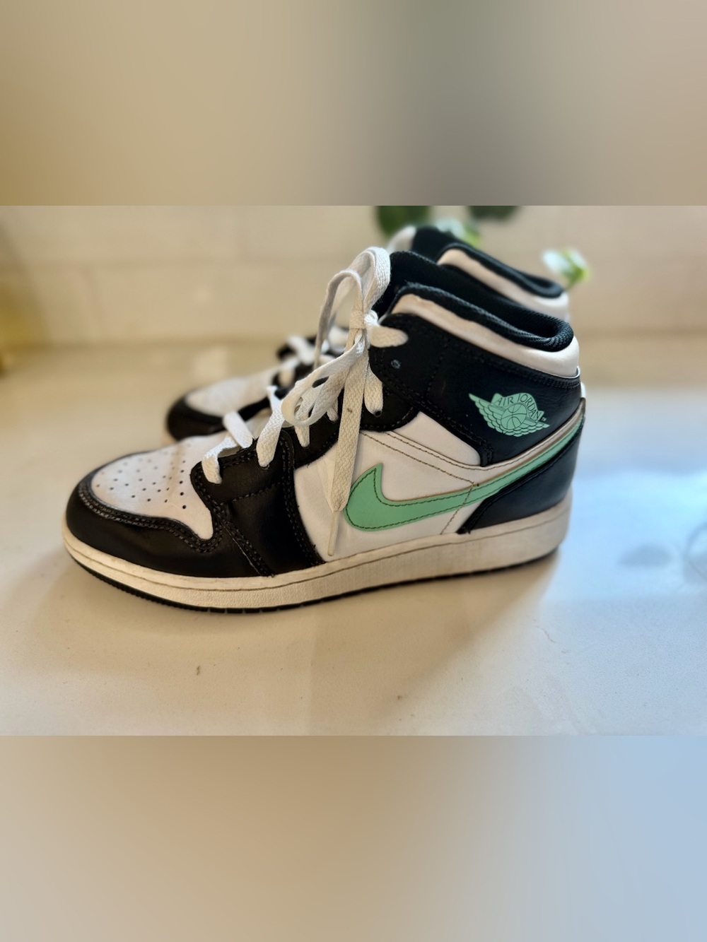 Nike air Jordan 1 mid white green glow basketball shoes youth 5 - Picture 2 of 6